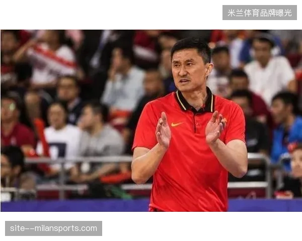 外籍助教在杜锋缺席时激活数名本土球员，其暂停时灵活的战术布置获得外界称赞